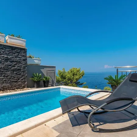 Gorgeous In With Private Swimming Pool, Be Inside Or Outside *