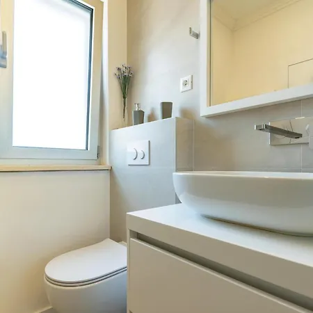 Gorgeous In With Private Swimming Pool, Be Inside Or Outside